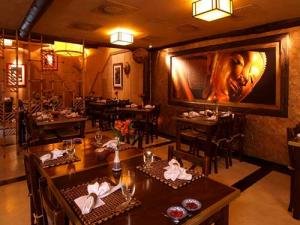 Ambiente interno do restaurante Koh Pee Pee